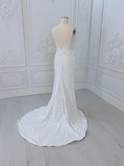 Stock clearance! Bridal size 12! White beading lace spaghetti strap with V-neck and V-back white trumpet style wedding dress