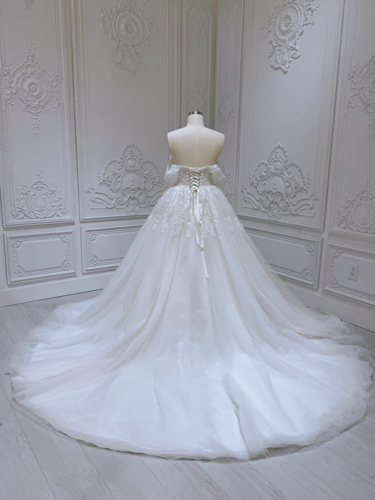 TBC-B002 Stock Clearance! White lace embroidered off the shoulder sparkling ballgown wedding dress