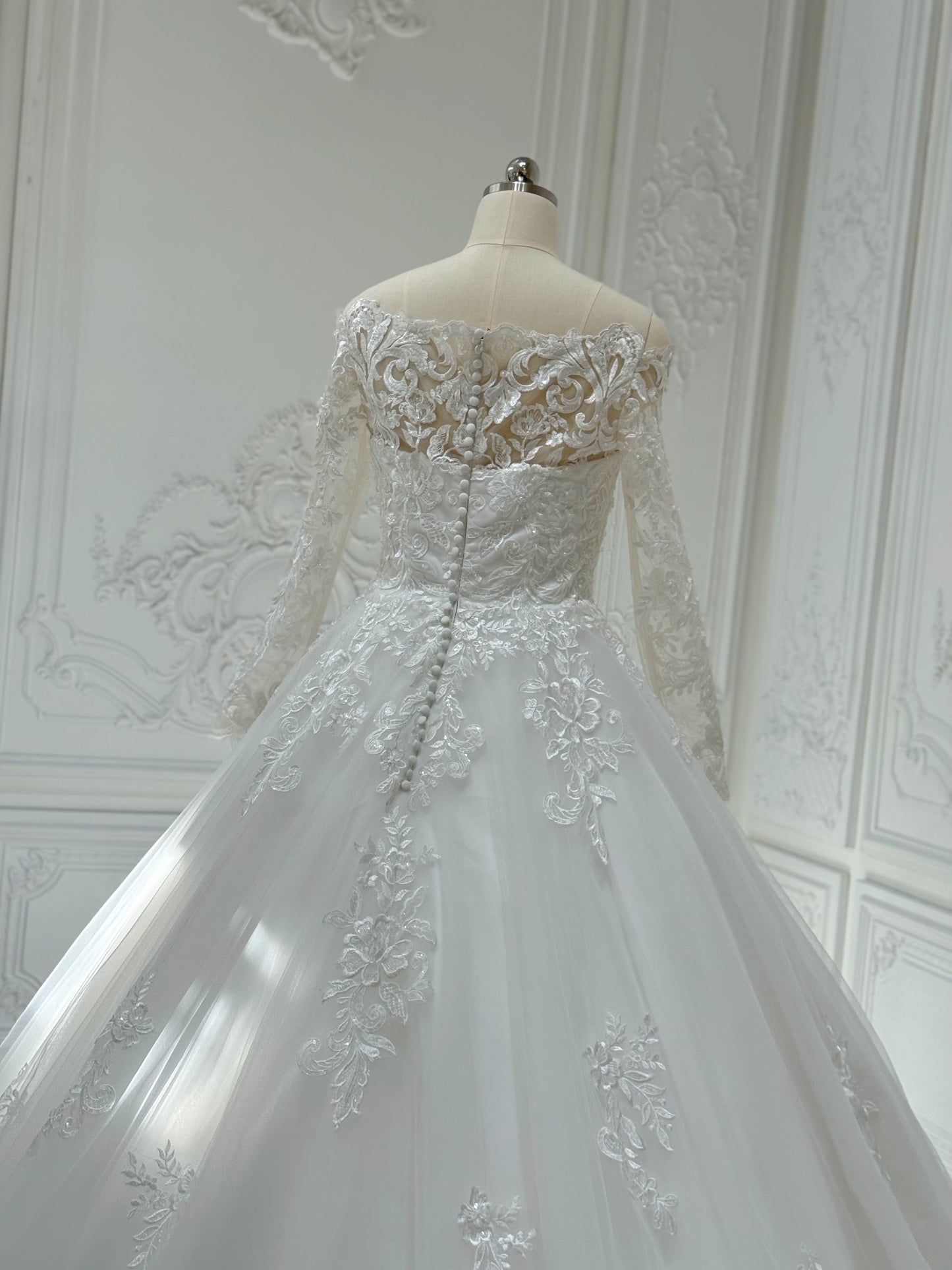 Stock Clearance! Bridal size 4! Custom-made off the shoulder with long sleeve classic lace Aline wedding dress