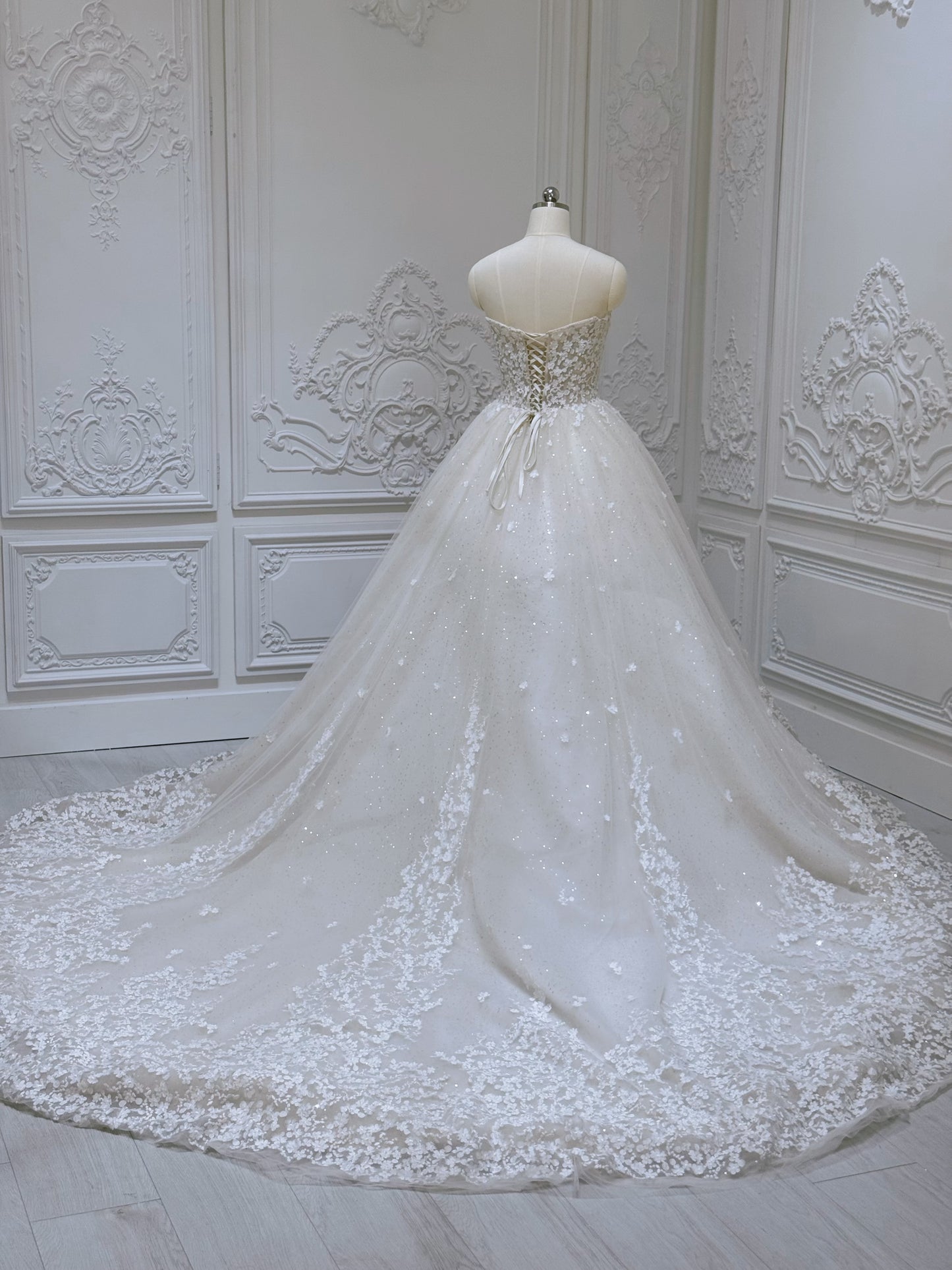 Stock clearance! Bridal size 6! Strapless ivory 3D floral Aline style fairy wedding dress