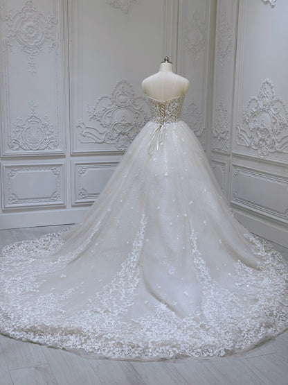 Stock clearance! Bridal size 6! Strapless ivory 3D floral Aline style fairy wedding dress