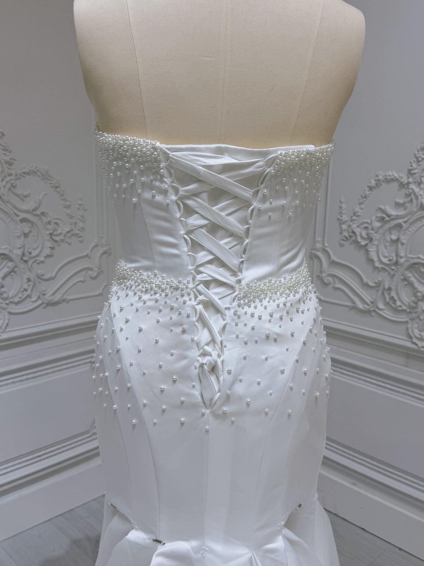 Stock clearance! Bridal size 14! White satin with pearl beaded strapless DeepV mermaid wedding dress