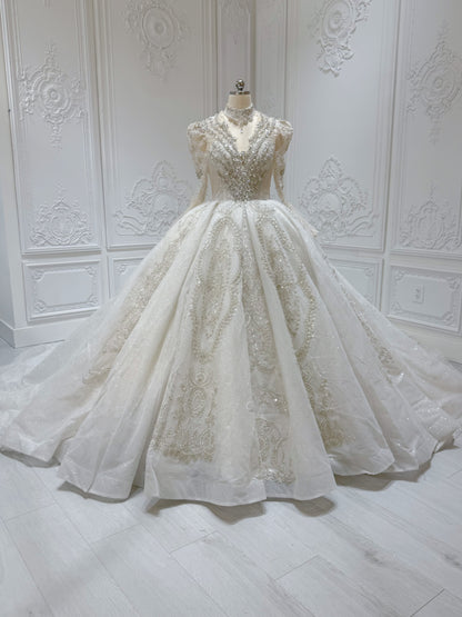 Stock Clearance! Bridal size 10! Luxury crystal beaded with beading lace long sleeve Victorian royal wedding dress with detachable neckpiece