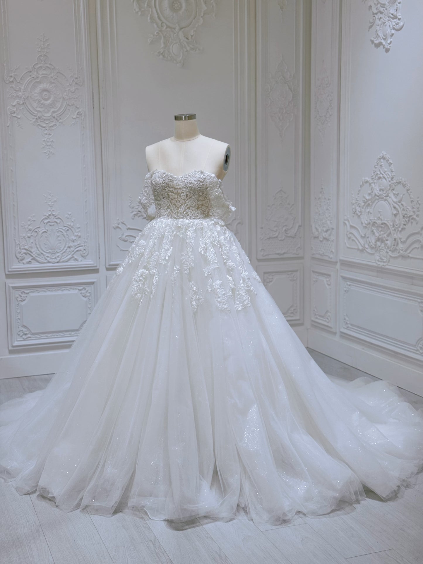 TBC-B002 Stock Clearance! White lace embroidered off the shoulder sparkling ballgown wedding dress