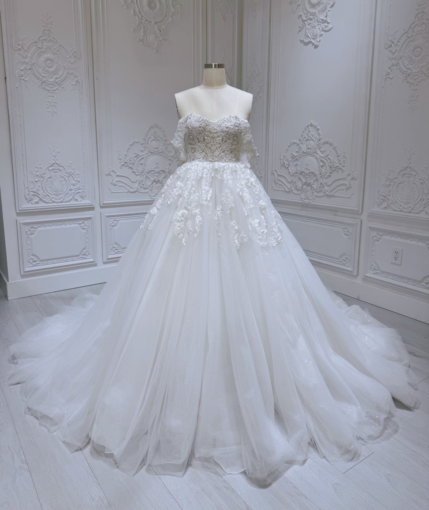 TBC-B002 Stock Clearance! White lace embroidered off the shoulder sparkling ballgown wedding dress