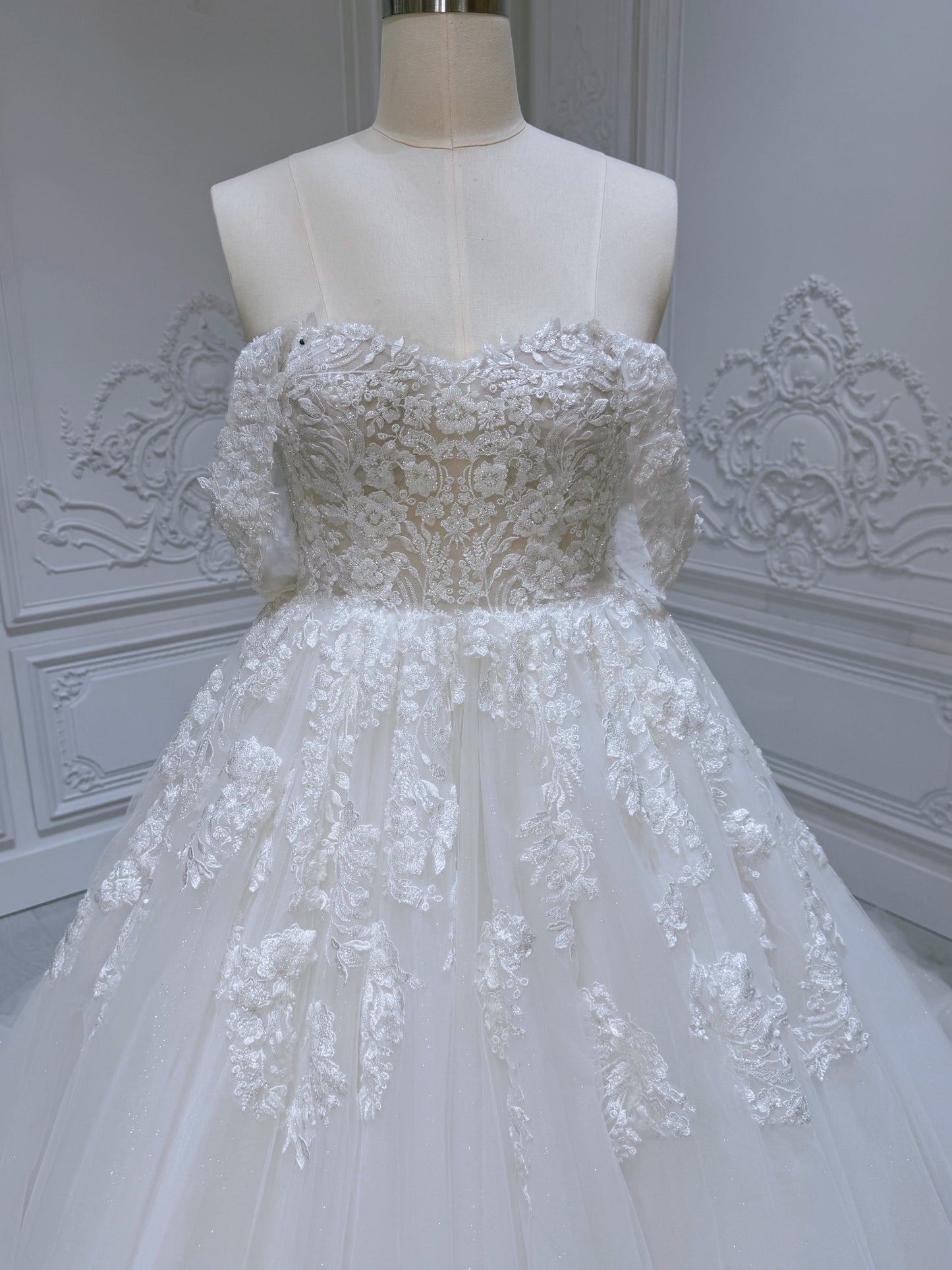 TBC-B002 Stock Clearance! White lace embroidered off the shoulder sparkling ballgown wedding dress