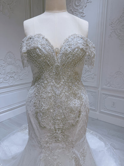 Stock clearance! Bridal size 16. Off white feather with beading lace bling mermaid wedding dress