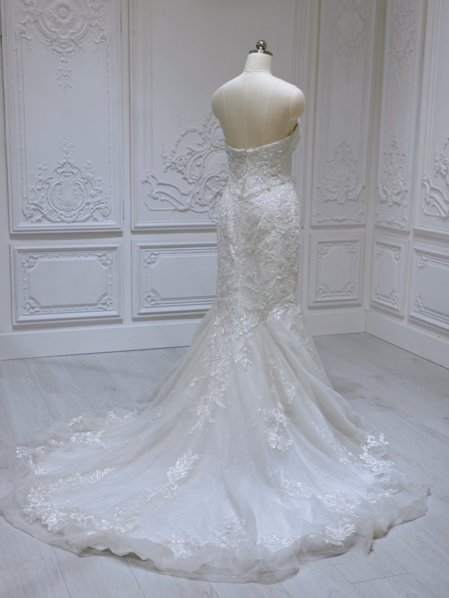 Stock Clearance! Bridal size 8. Off white lace embroidered mermaid wedding dress