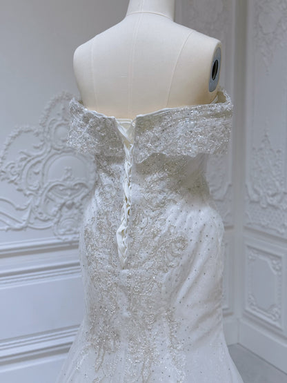 Stock clearance! Bridal size 16. Off white feather with beading lace bling mermaid wedding dress