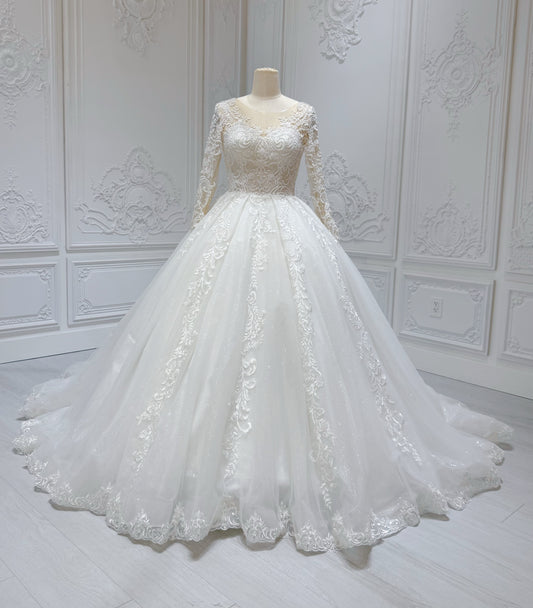 Custom-made white color beading&lace embroidered long sleeve classic princess ballgown royal wedding dress