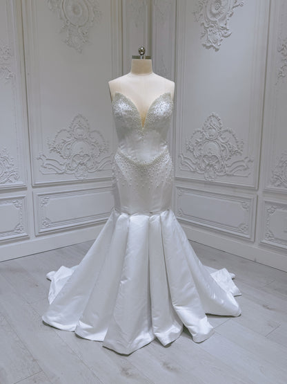 Stock clearance! Bridal size 14! White satin with pearl beaded strapless DeepV mermaid wedding dress