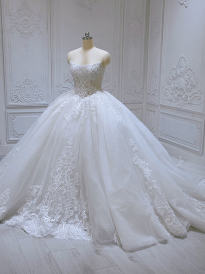 TBC-B032 Stock of off white lace embroidered strapless ballgown royal wedding dress