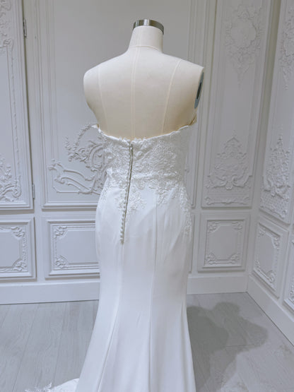 Stock clearance! White Strapless with V-neck crepe fabric with lace embroidered mermaid wedding dress