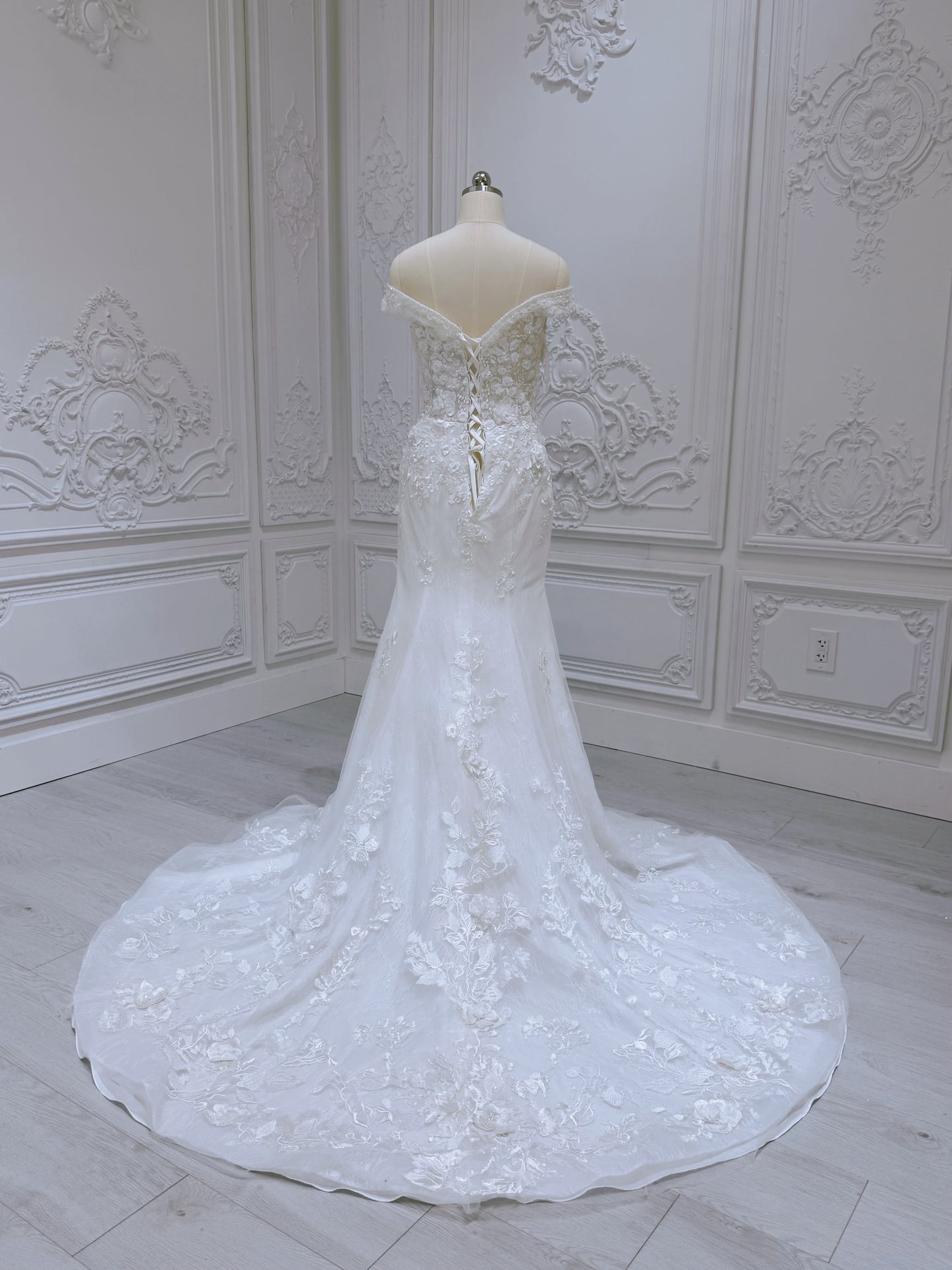 Stock clearance! Bridal size 10! White off the shoulder floral mermaid wedding dress with skirt