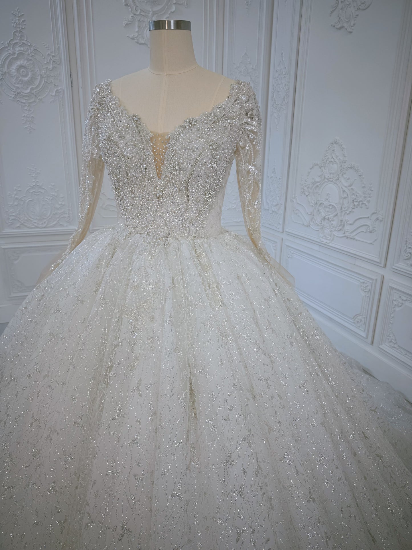 TBC-B005 Off white luxury beading long sleeve with plunge sparkling princess ballgown wedding dress