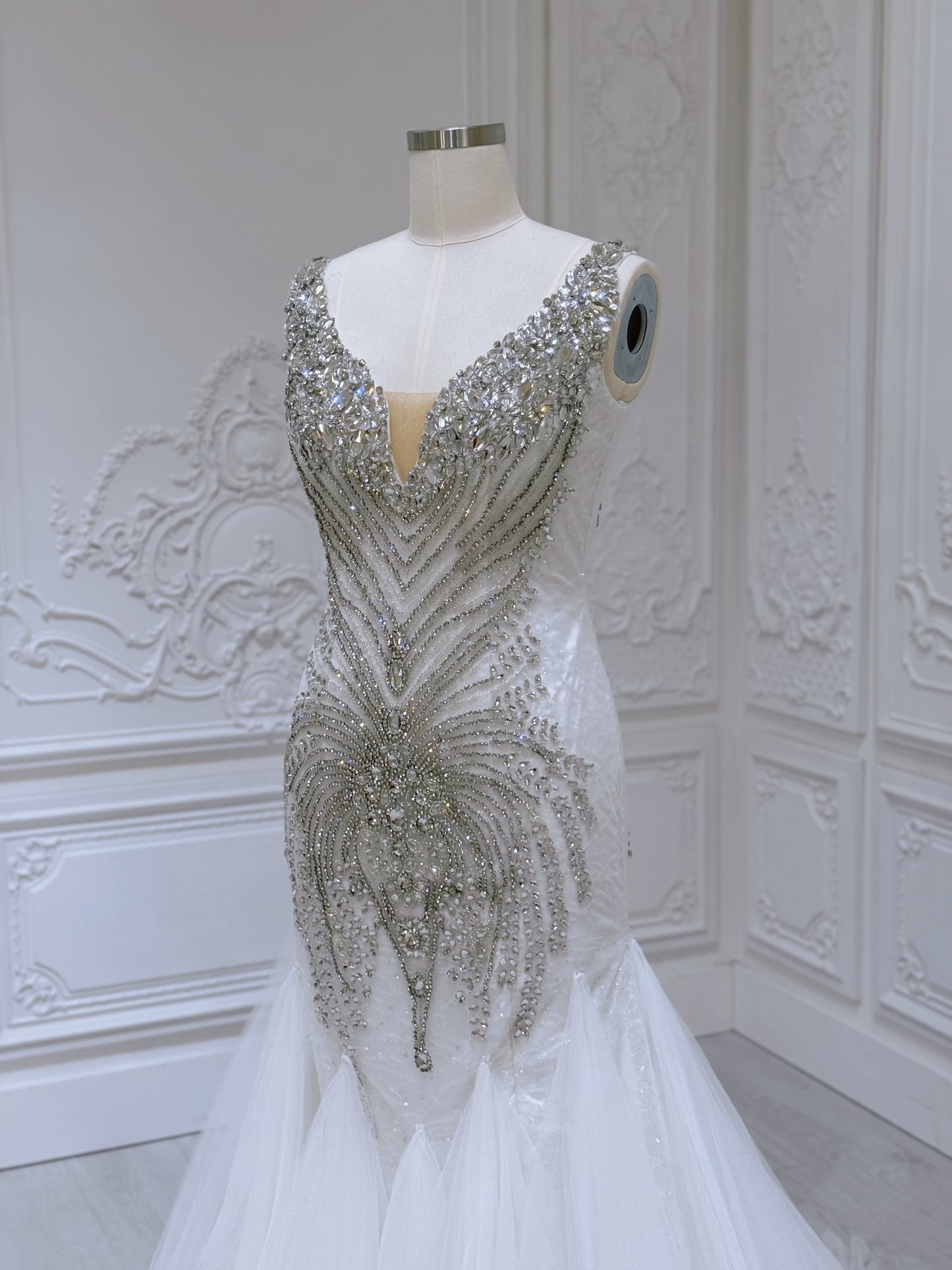 TBC-M020 Stock of Luxury crystal beaded mermaid wedding dress