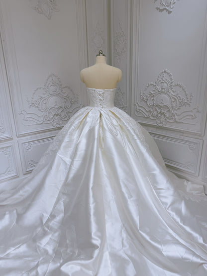 TBC-B045 Luxury lace beading ivory satin princess ballgown royal wedding dress