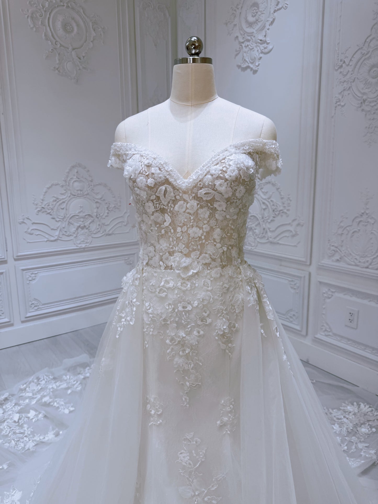 Stock clearance! Bridal size 10! White off the shoulder floral mermaid wedding dress with skirt