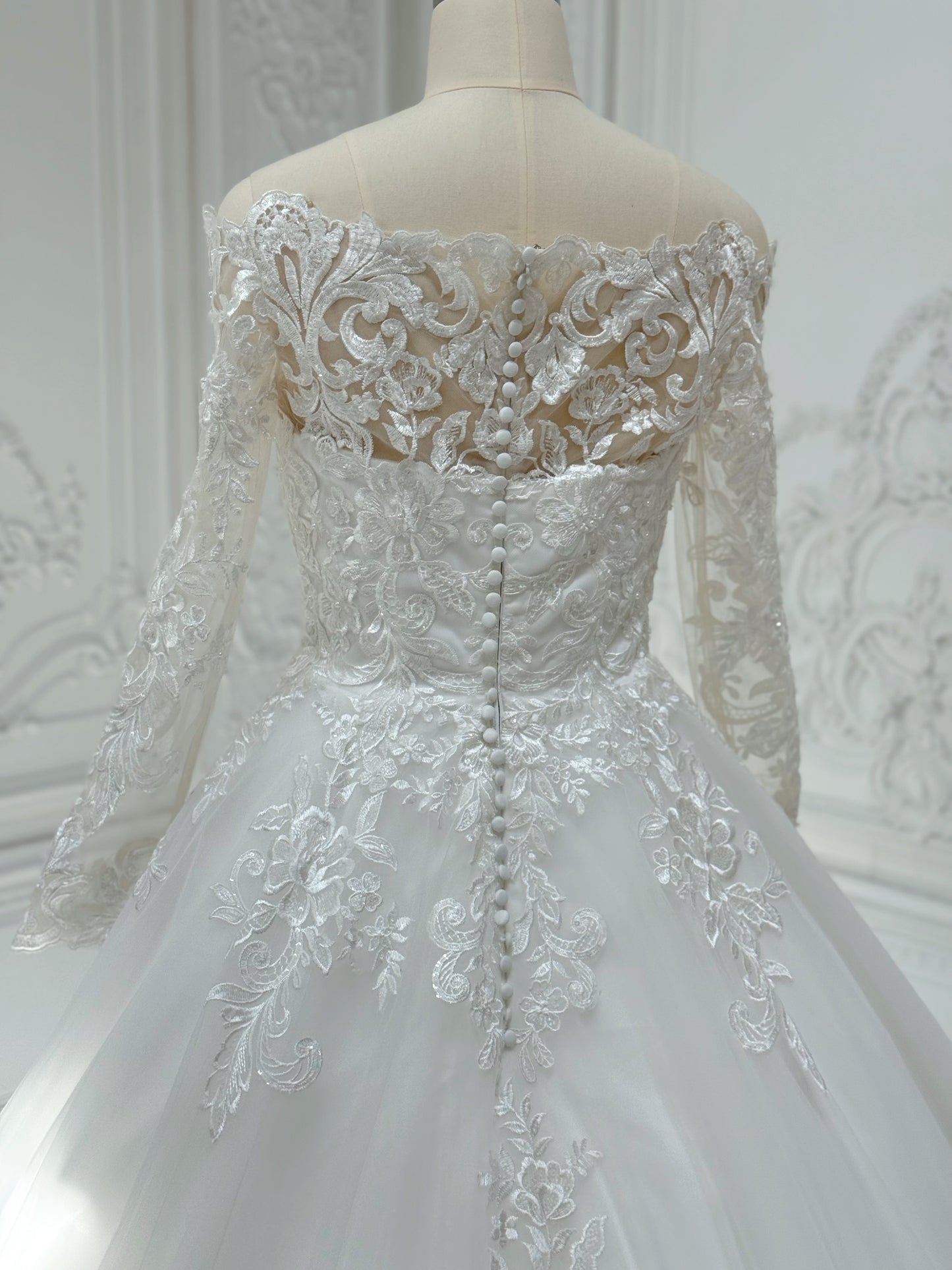 Stock Clearance! Bridal size 4! Custom-made off the shoulder with long sleeve classic lace Aline wedding dress