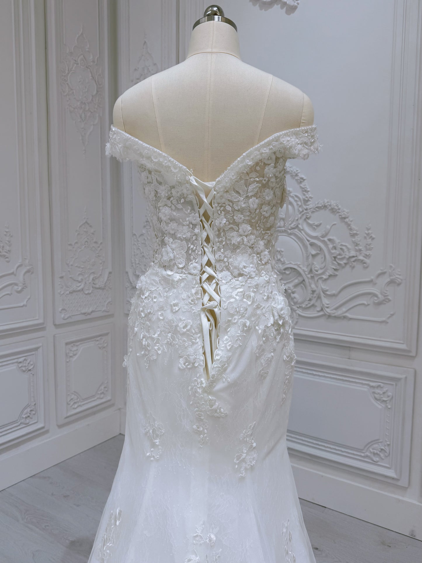 Stock clearance! Bridal size 10! White off the shoulder floral mermaid wedding dress with skirt