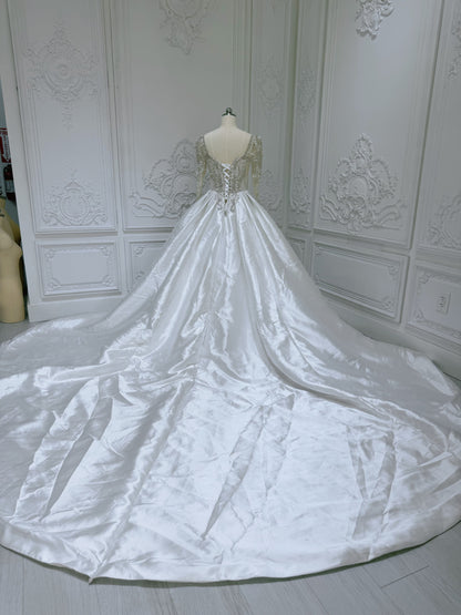 Stock Clearance! Bridal size 6! Beading lace long sleeve satin ballgown wedding dress