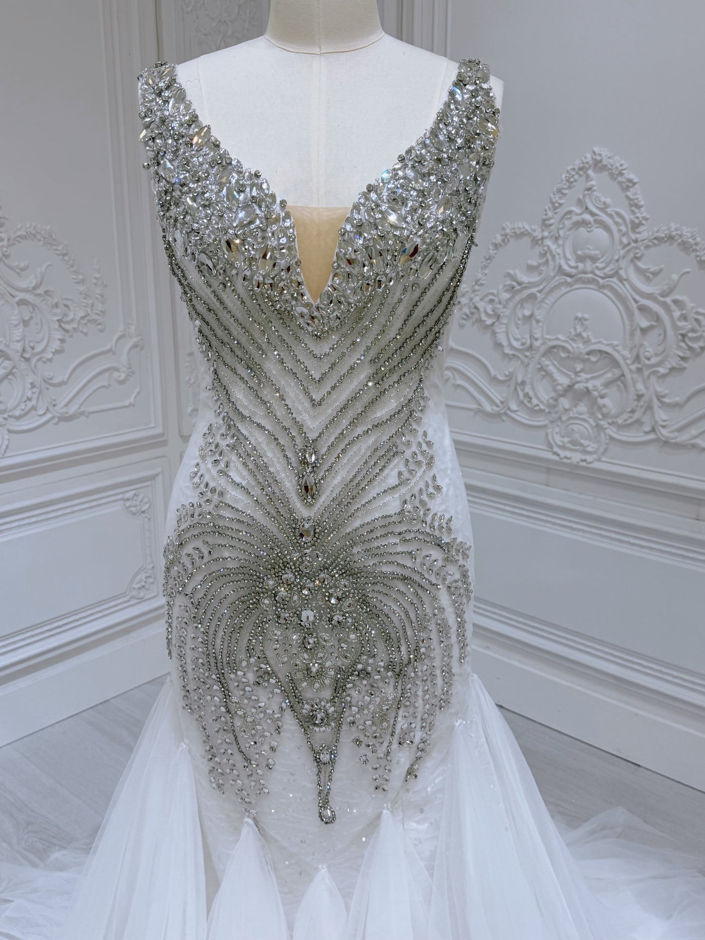 TBC-M020 Stock of Luxury crystal beaded mermaid wedding dress