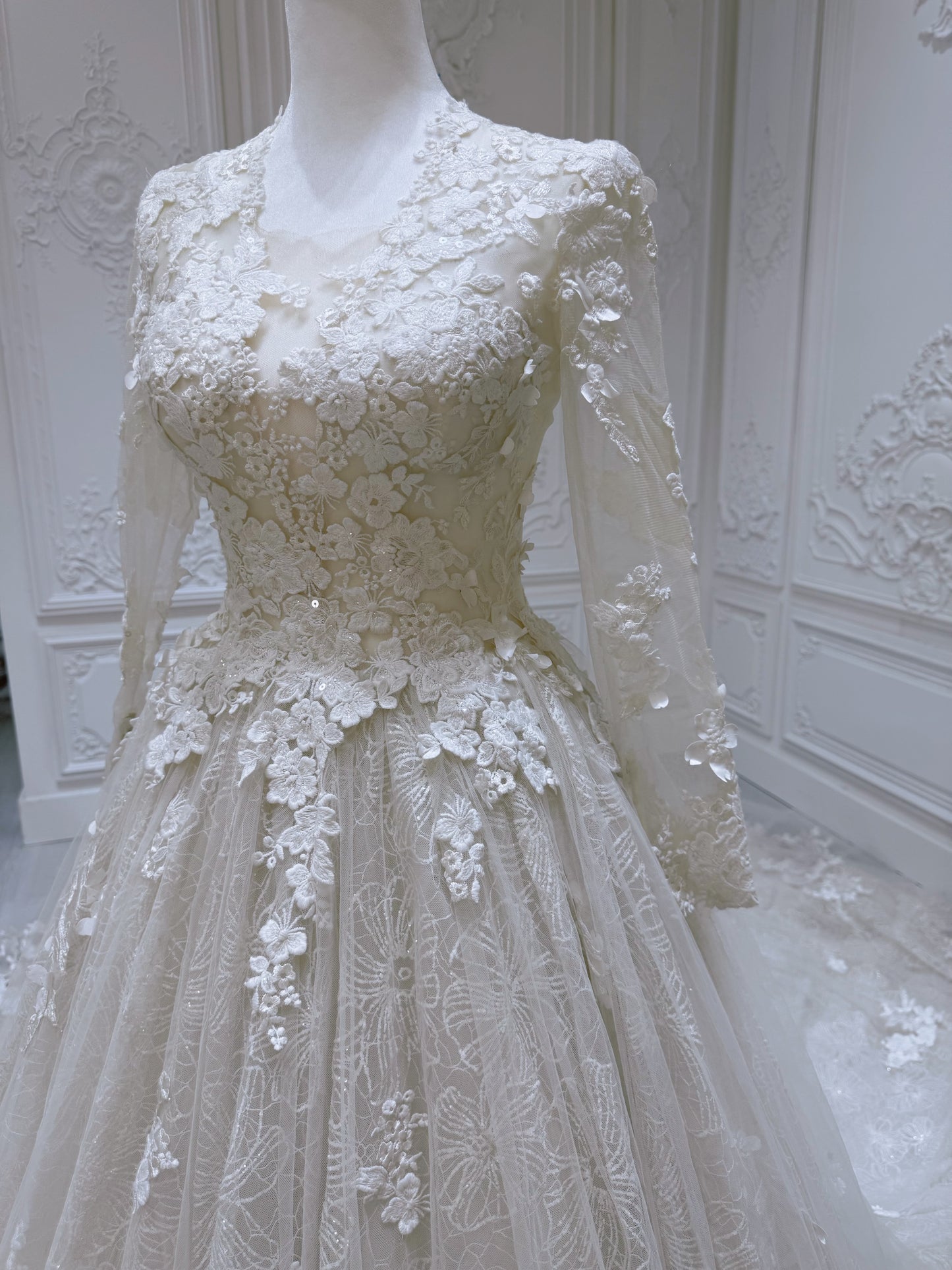 Stock clearance floor sample! Size 2. Ivory long sleeve lace Aline wedding dress