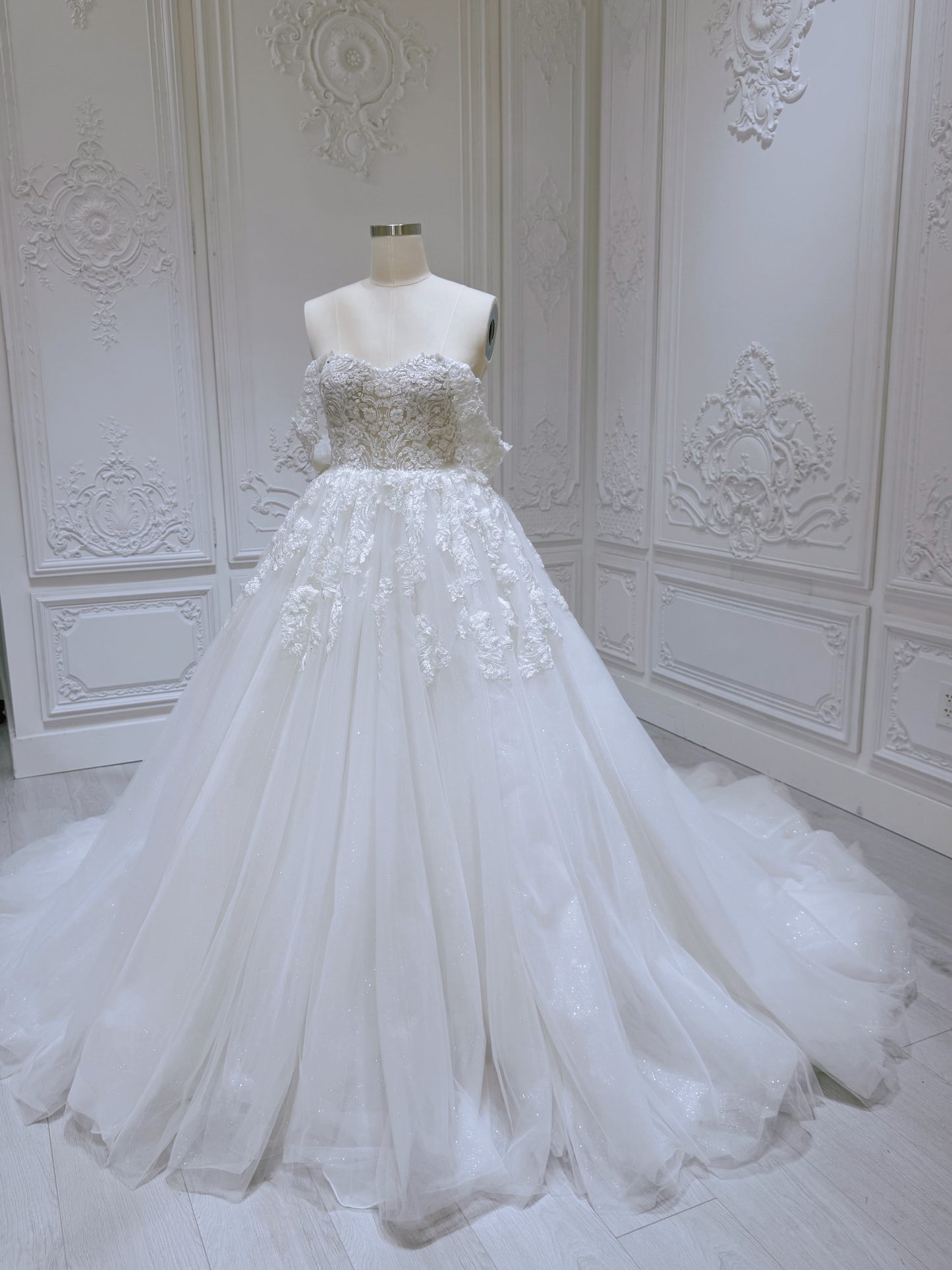 TBC-B002 Stock Clearance! White lace embroidered off the shoulder sparkling ballgown wedding dress