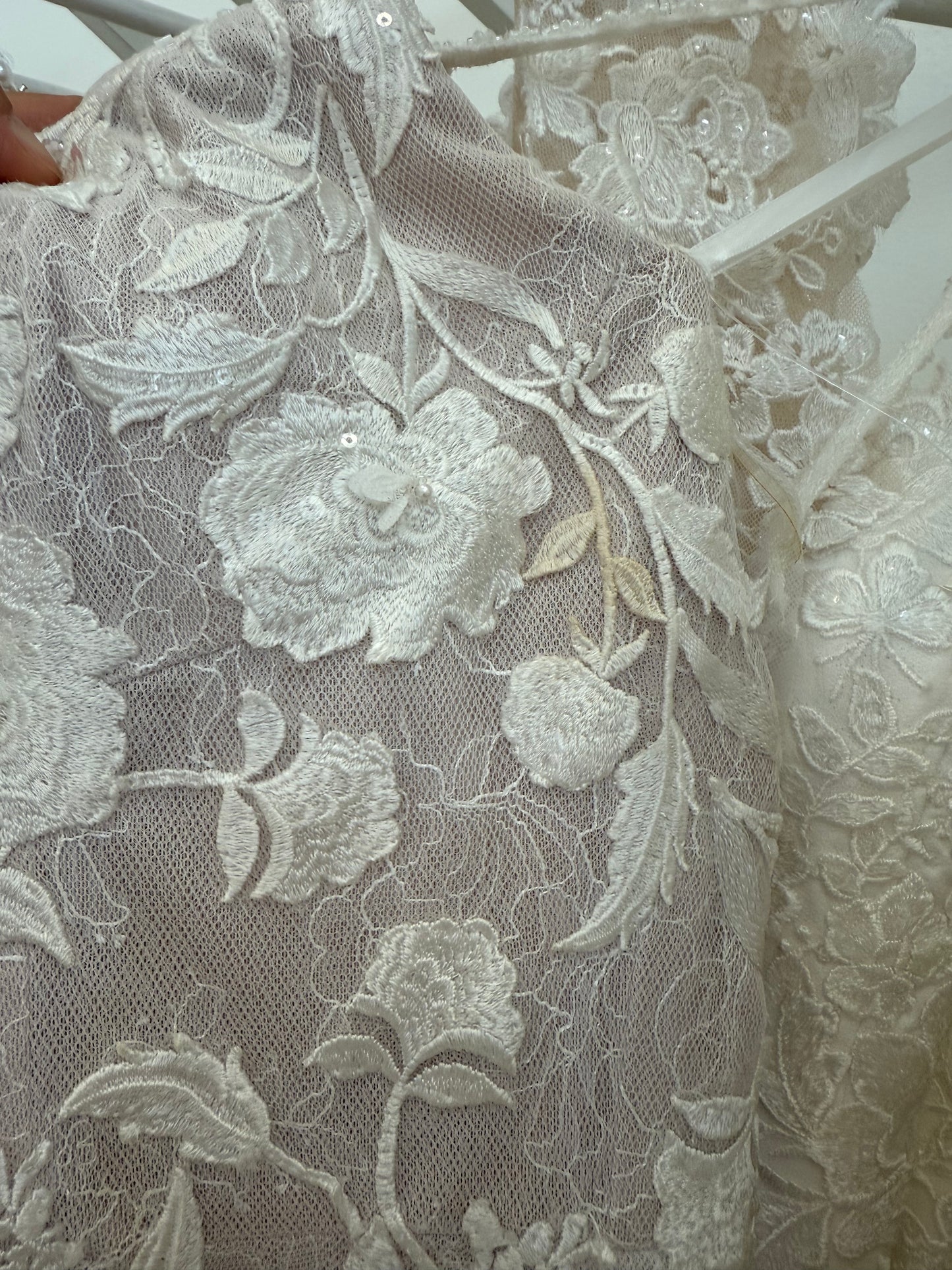 Stock clearance! Bridal size 8. Ivory lace mermaid wedding dress