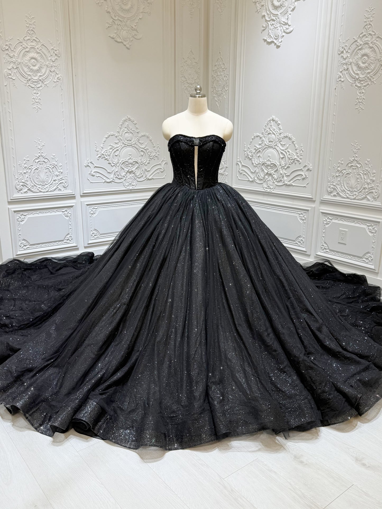 Stock clearance! Bridal size 8! Black strapless sparkling ballgown Gothic wedding dress