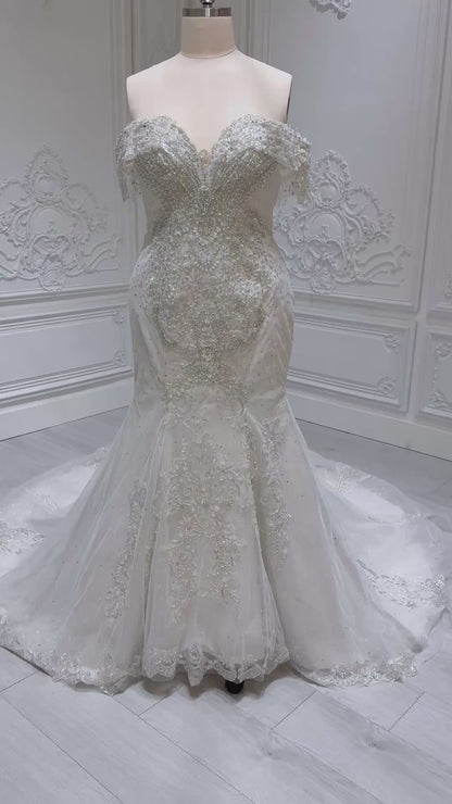 Stock clearance! Bridal size 16. Off white feather with beading lace bling mermaid wedding dress