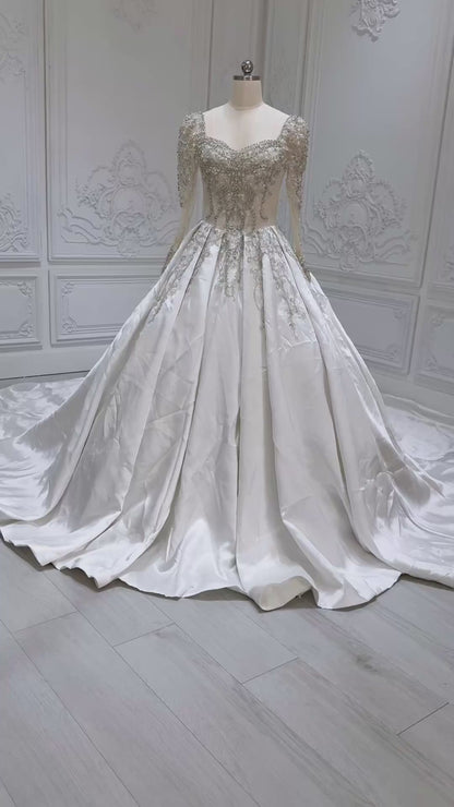 Stock Clearance! Bridal size 6! Beading lace long sleeve satin ballgown wedding dress